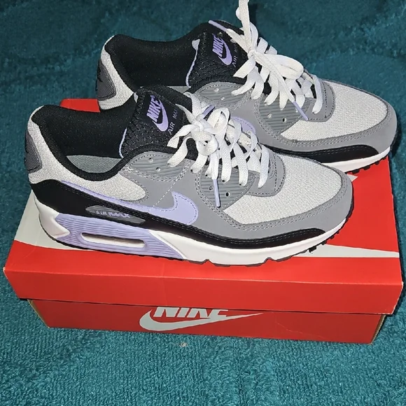 Nike Air Max 90 Gray and Black Sneakers 8 - Picture 4 of 8